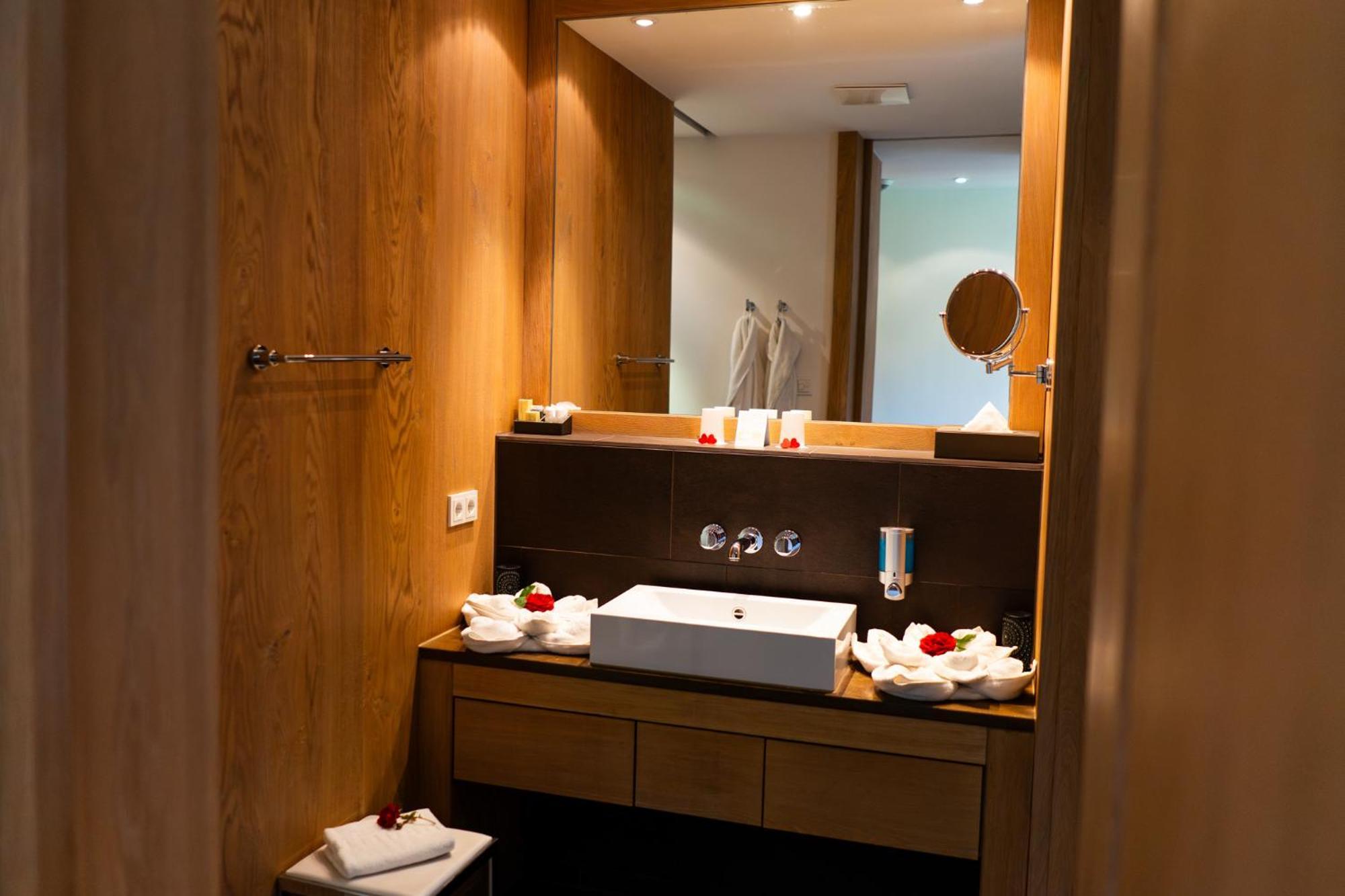 Hotel Kaufmann รอสเฮาป์เทิน ภายนอก รูปภาพ